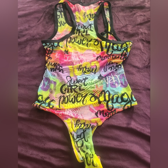 NWT Love J beautiful colored snappy bodysuit. Size medium - Picture 2 of 5